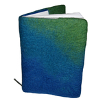 Gefilzter Einband für einen A5-Kalender in Blau und Grün