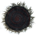 Gefilztes Sitzkissen aus Rohwolle mit genähtem Muster