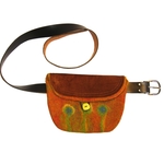 Gürteltasche mit aufgesetzter Lederklappe